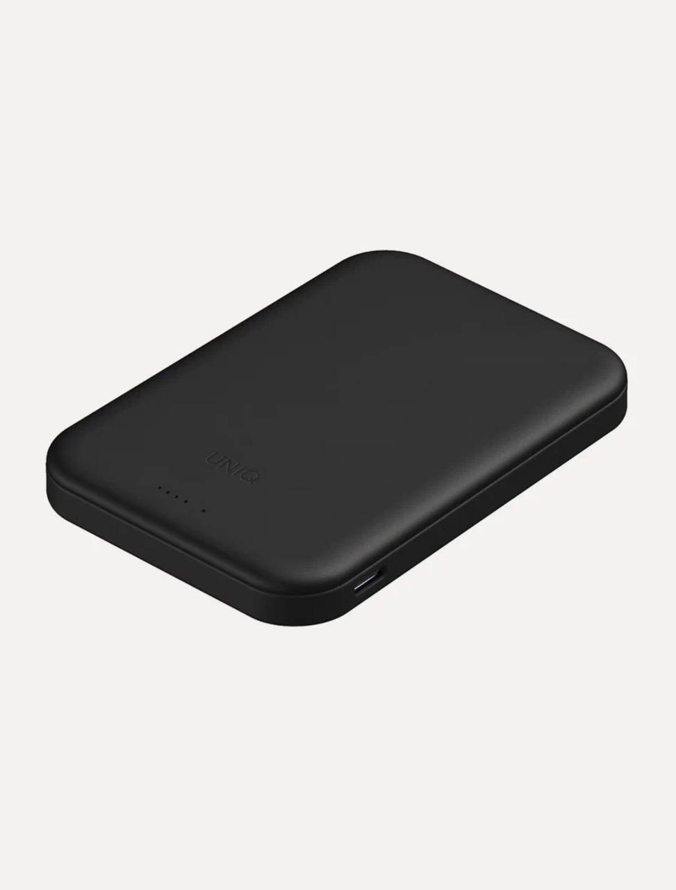 На фото изображено Внешний аккумулятор Uniq Lexa 5000 mAh, черный