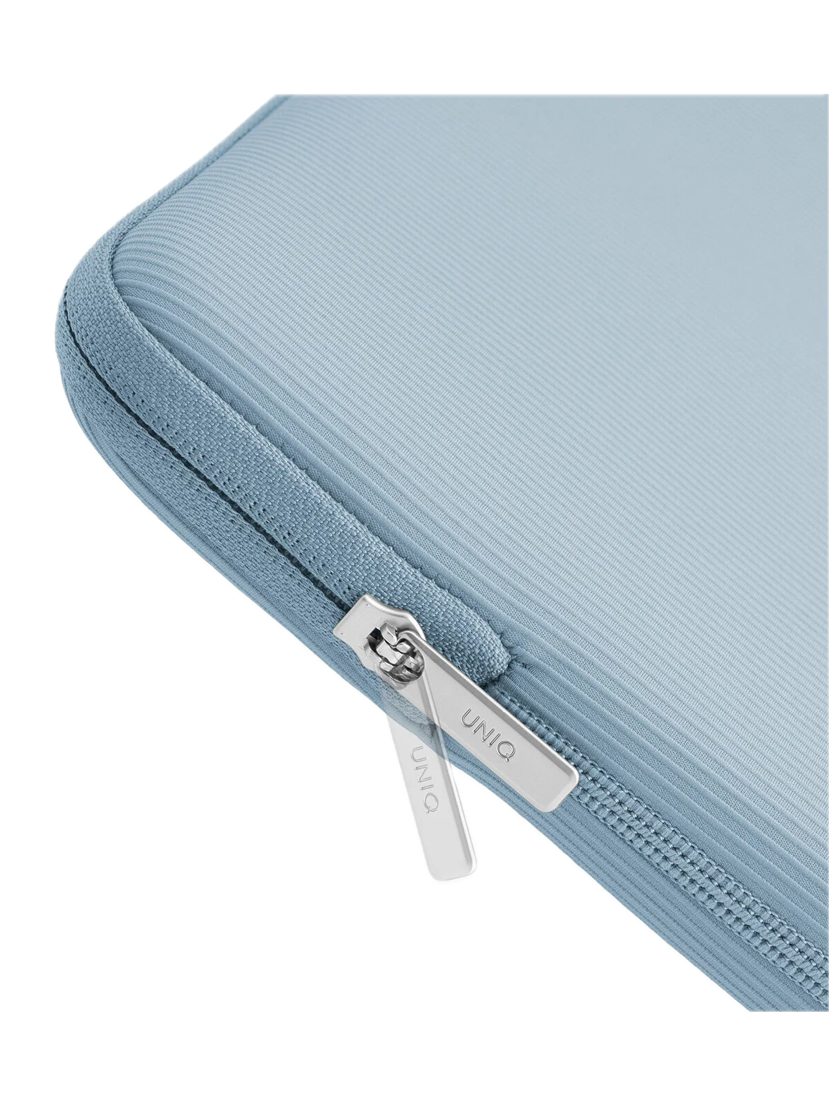 На фото изображено Uniq Cyprus Ridge Edition для MacBook Air 13, Sky Blue