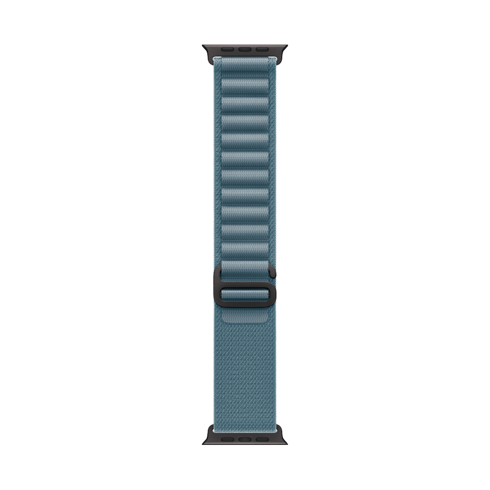 На фото изображено Apple Watch Ultra 3 GPS + Cellular, 49 мм, корпус из чёрного титана, ремешок Alpine, цвет светло-синий, S