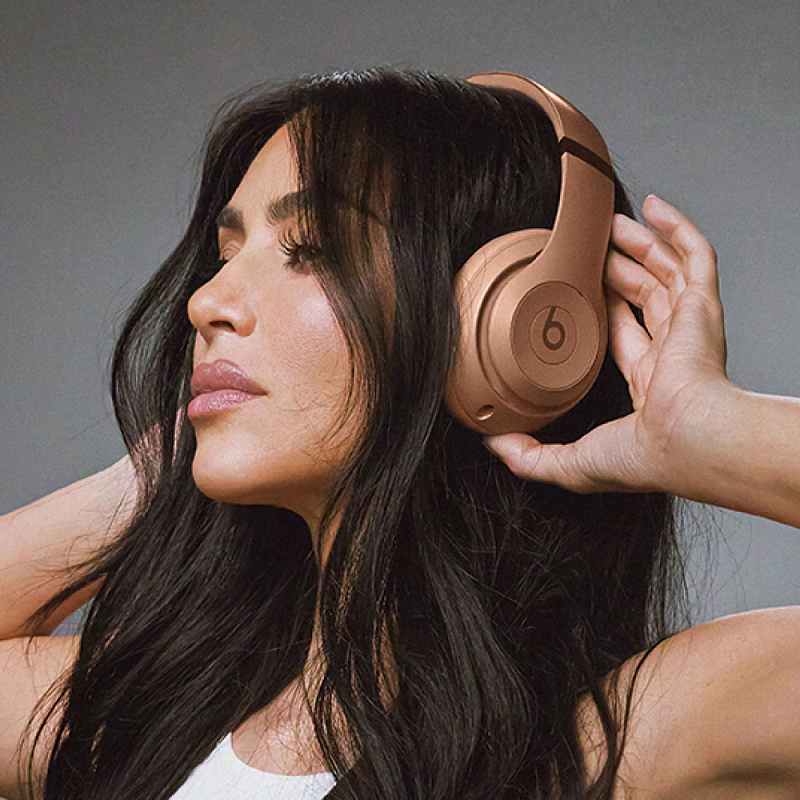Беспроводные наушники Beats Studio Pro Kim Special Edition, песочный Беспроводные наушники Beats Studio Pro Kim Special Edition, песочный
